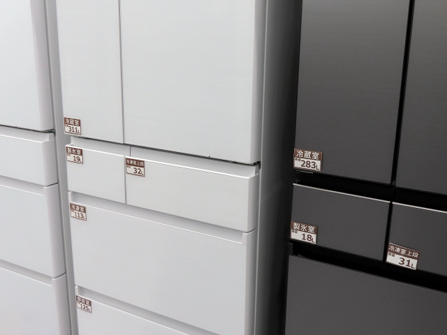 白と黒の冷蔵庫